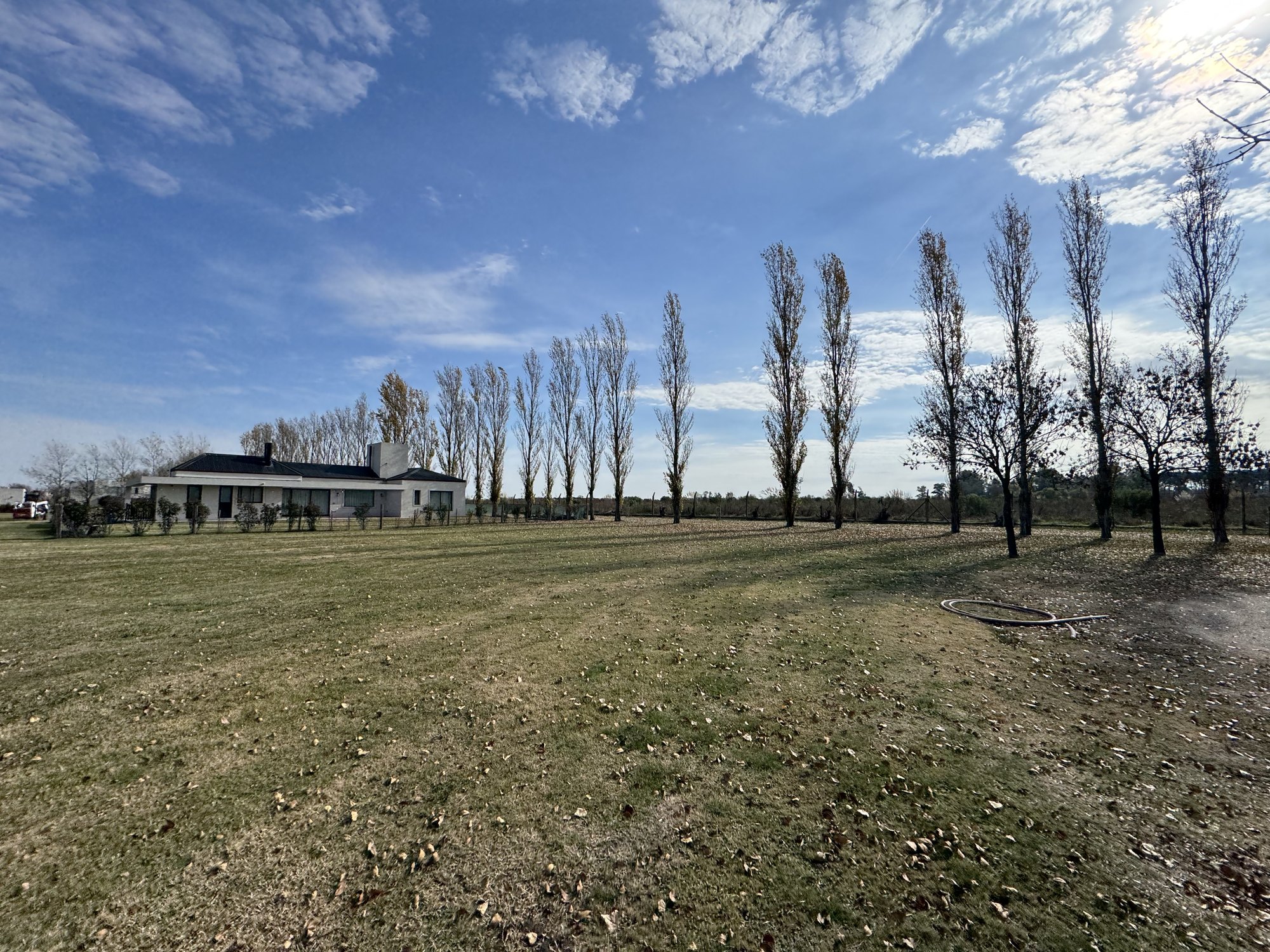 Lote Azul en Haras de Funes, 1.100 m² sobre calle arbolada